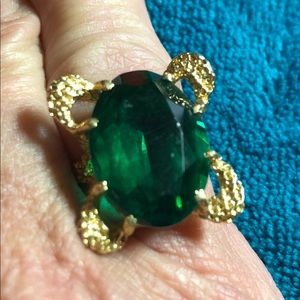 🌹Gold Tone Green Simulated Emerald Ring